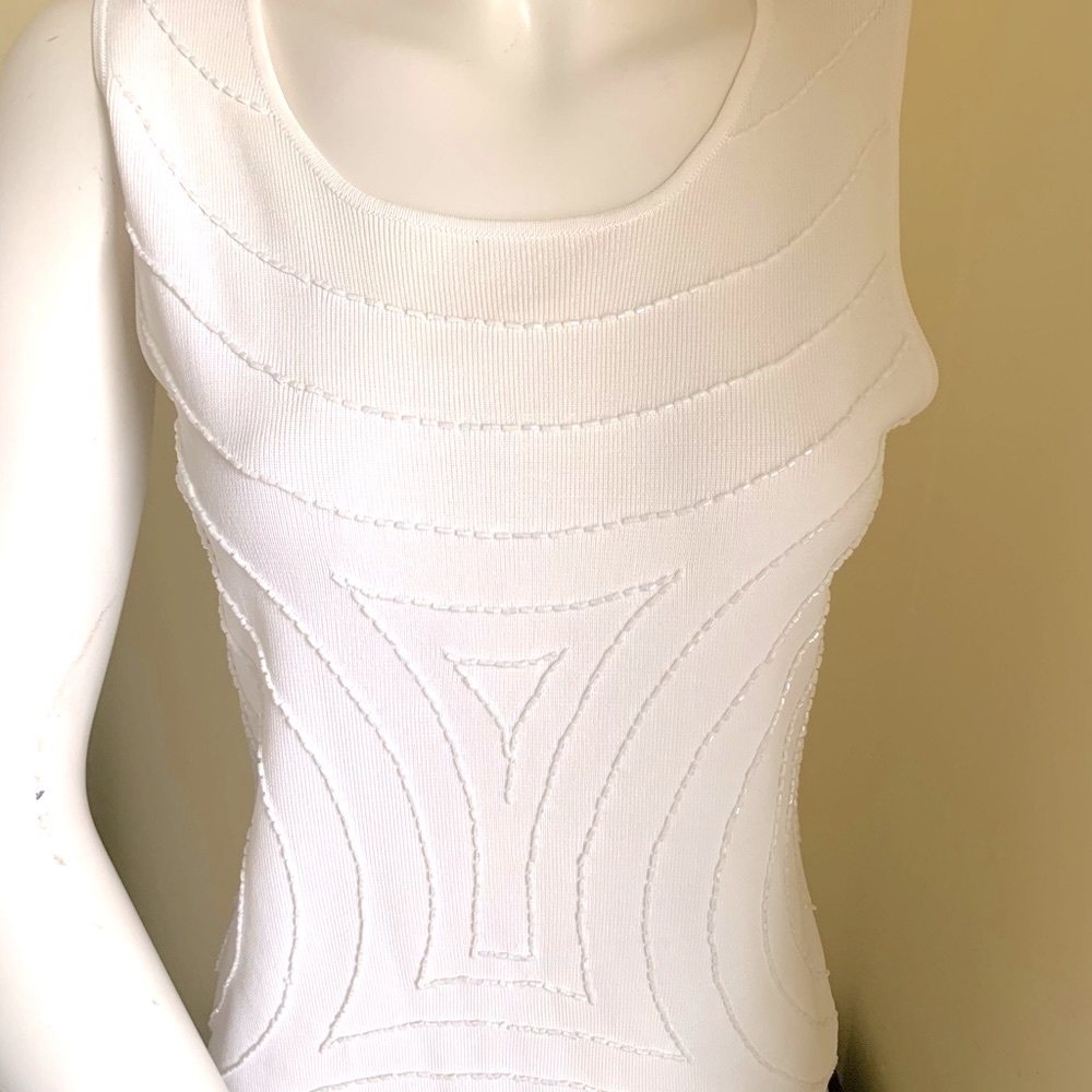 Beautiful White rayon Knit Tank Top Sparkling White Beaded pattern Front US M